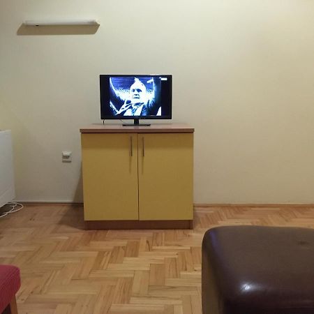 Hostel Teresianum アレクシナツ エクステリア 写真
