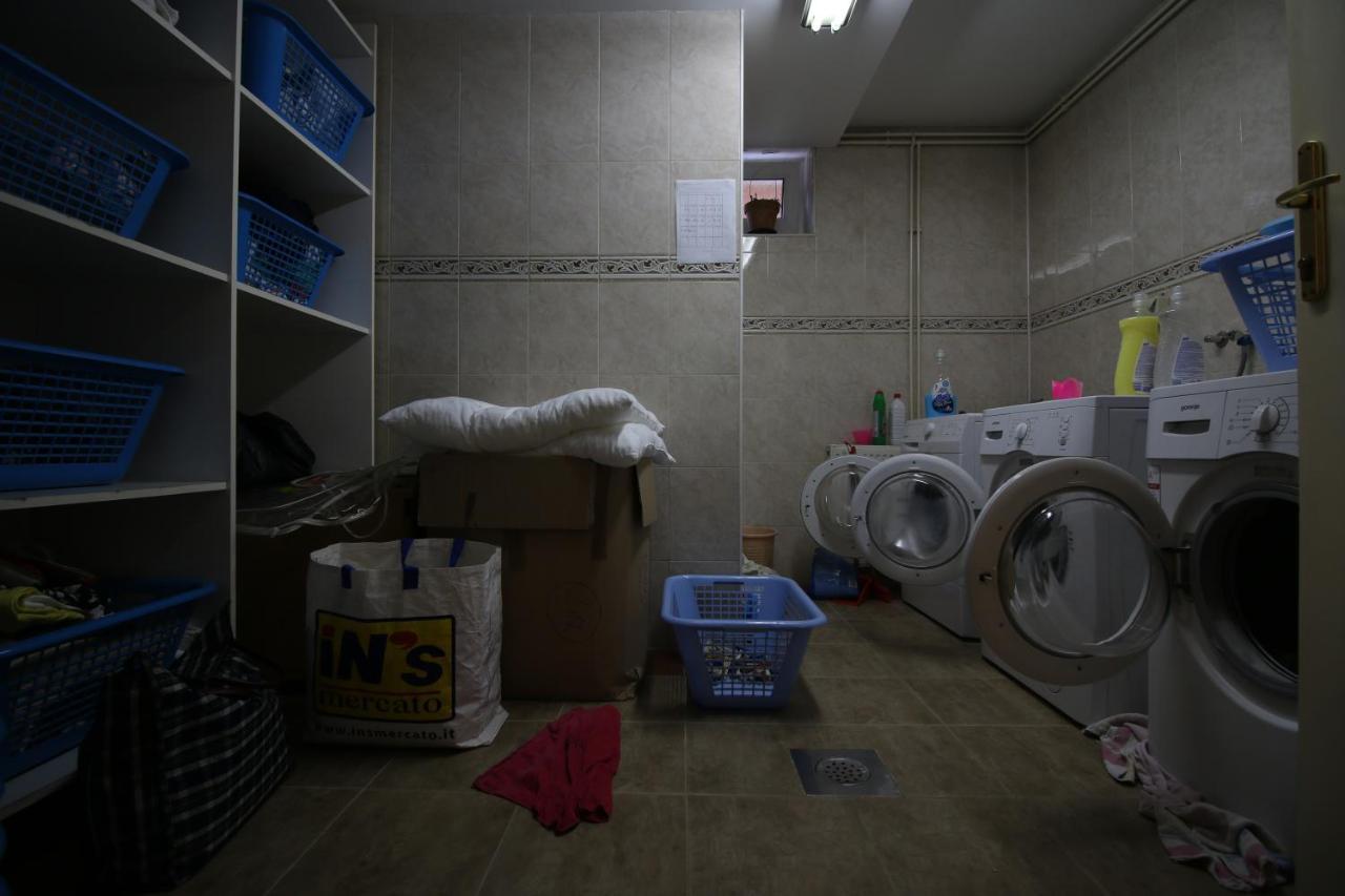Hostel Teresianum アレクシナツ エクステリア 写真