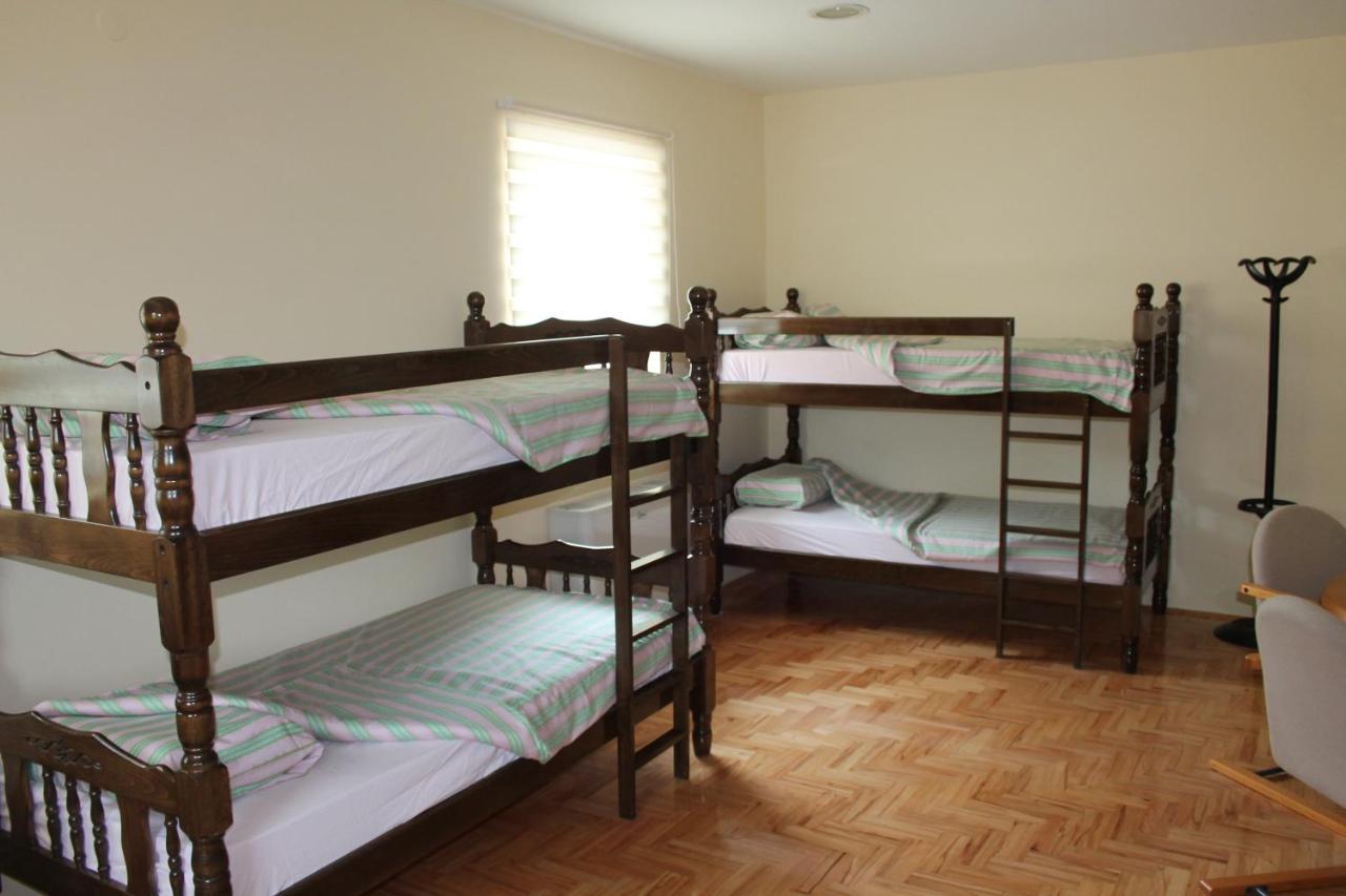 Hostel Teresianum アレクシナツ エクステリア 写真