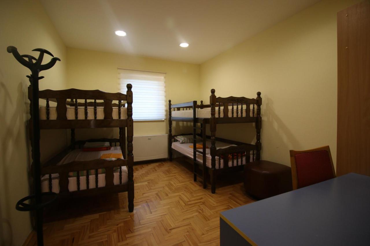 Hostel Teresianum アレクシナツ エクステリア 写真