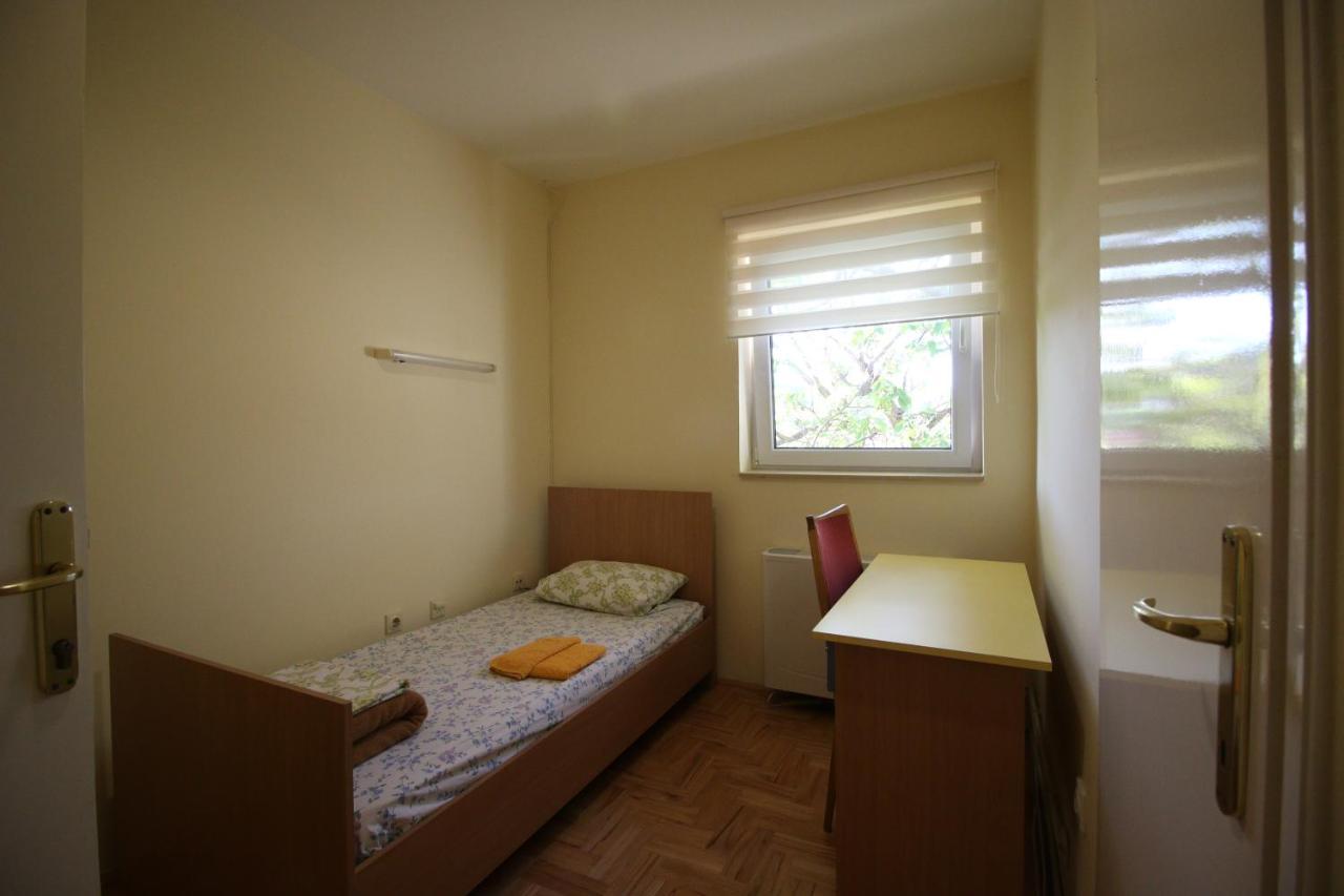Hostel Teresianum アレクシナツ エクステリア 写真