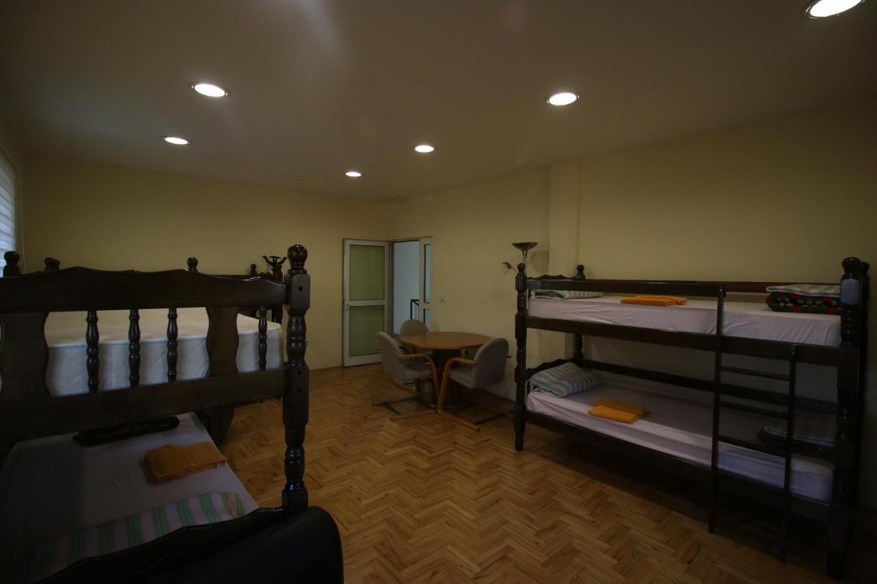 Hostel Teresianum アレクシナツ エクステリア 写真