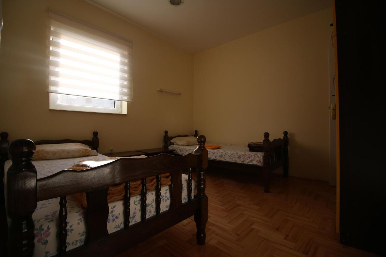 Hostel Teresianum アレクシナツ エクステリア 写真